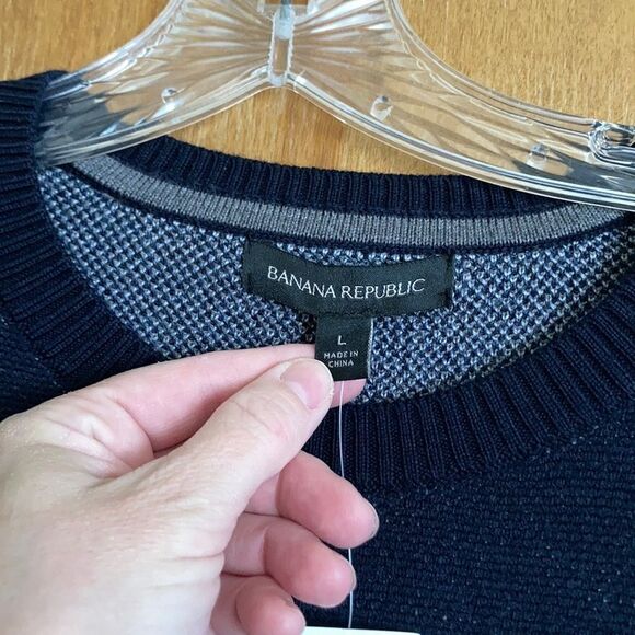 Banana Republic Elephant Crew Neck Sweater - Picture 2 of 7